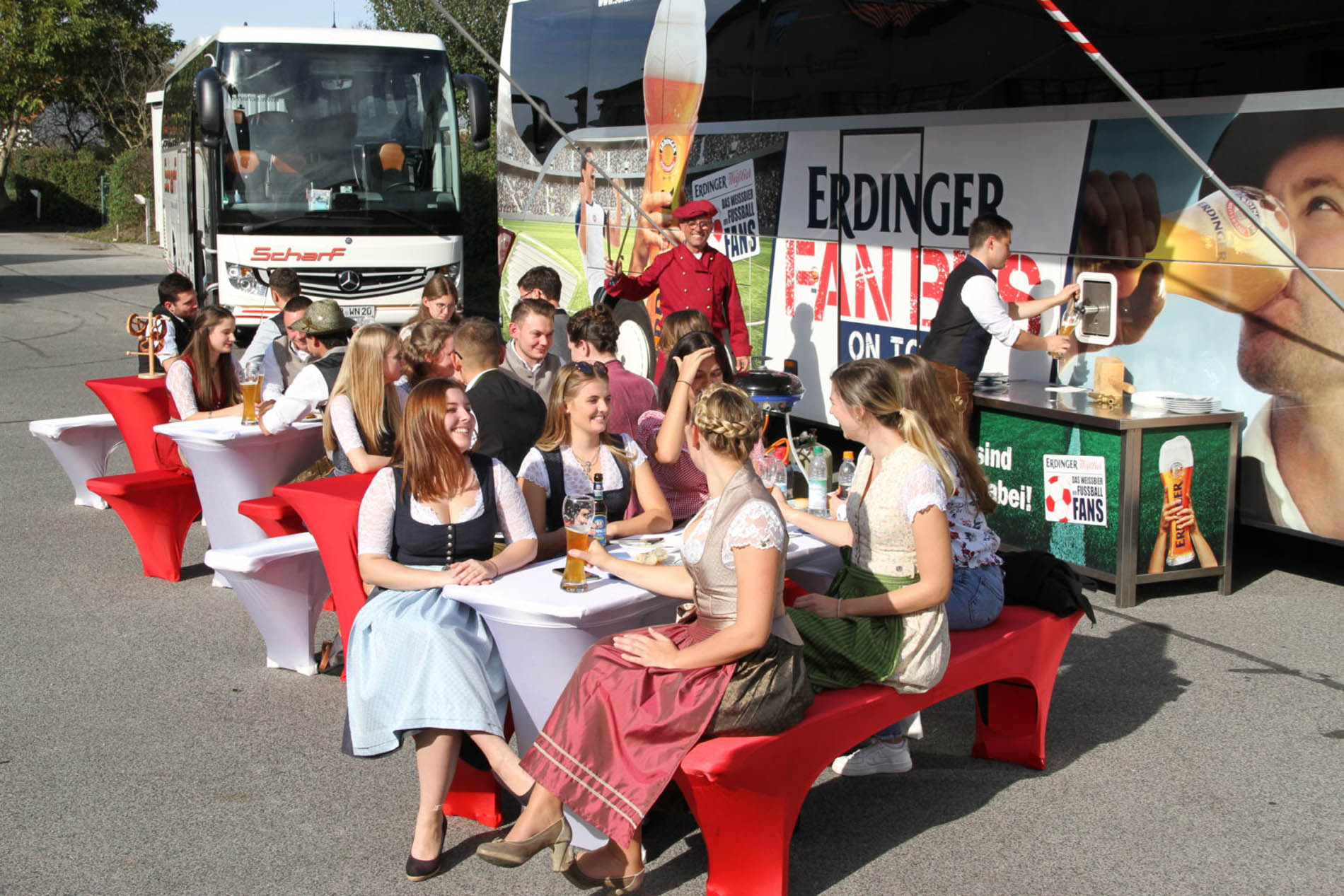 Bus mit Bierschankanlage außen