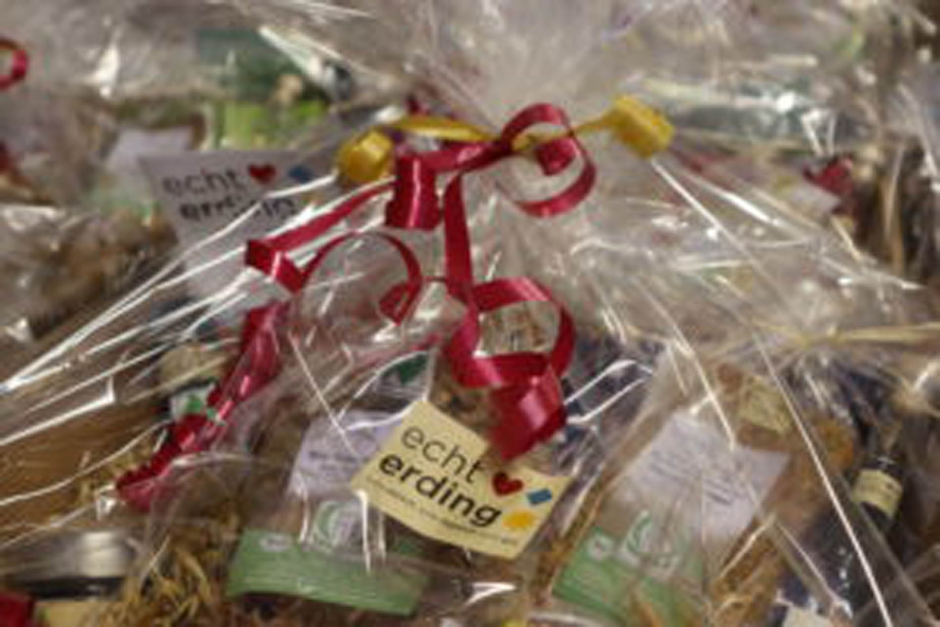 Geschenkkörben mit Echt Erding etikett